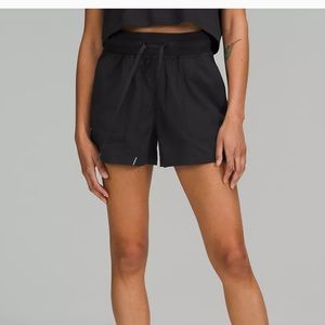 Lululemon dance studio high-rise short 3.5 inch